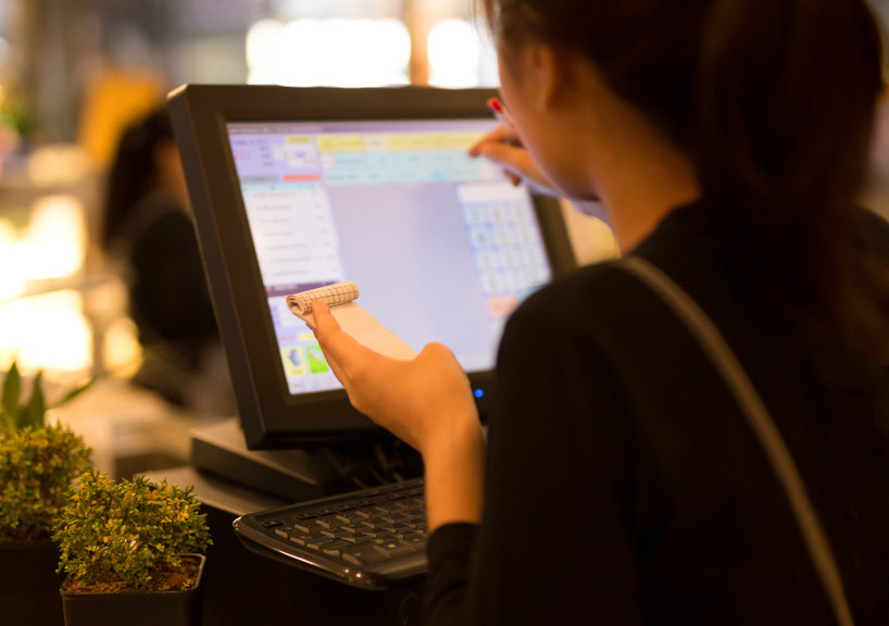 Let our restaurant management system takeaway your stress