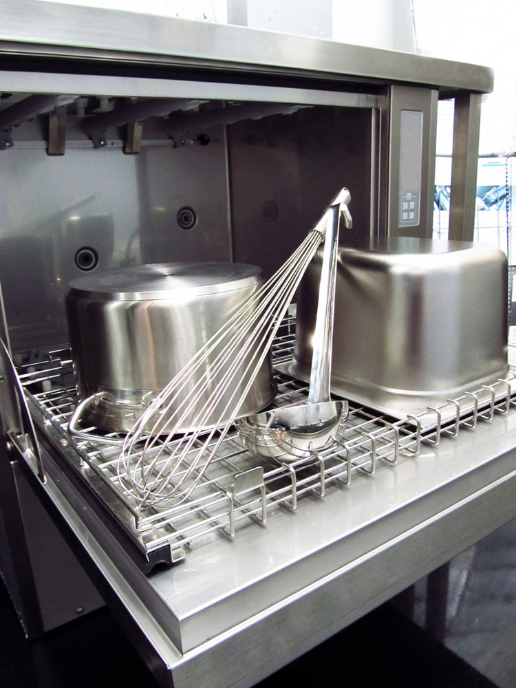Commercial kitchen equipment dishwasher